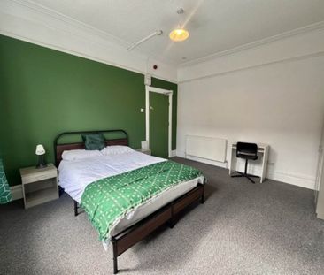 Aberdeen Walk (Room 1), Armley, Leeds - Photo 3