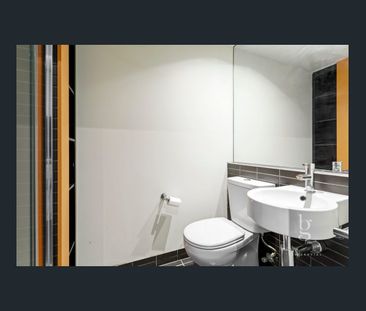 FURNISHED & READY TO MOVE IN - STUDENTS ONLY - Photo 3