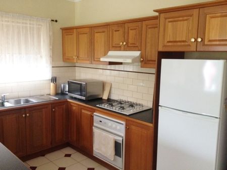 Lovely 3 Bedroom Home - Photo 4