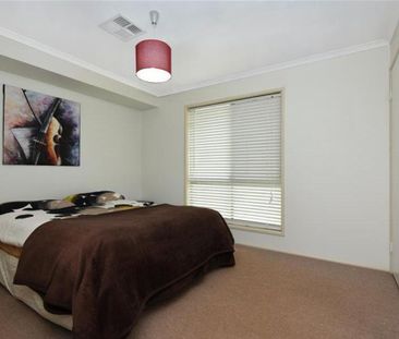 4 Bedroom Home within Walking Distance to a Park and Major Shopping... - Photo 1