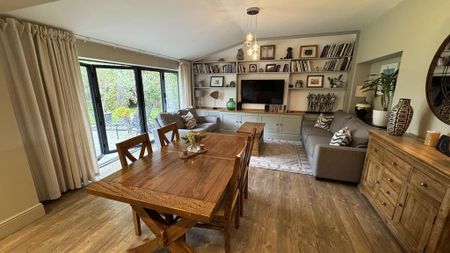 4 bedroom semi-detached house to rent - Photo 4