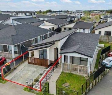 Chic 3BR Karaka Townhouse w/ Deck! - Photo 2