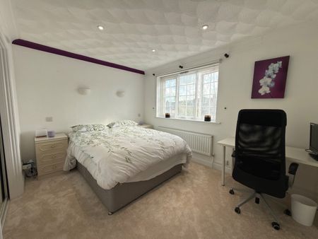Room in a Shared House, St. Bernards Close, LU3 - Photo 5