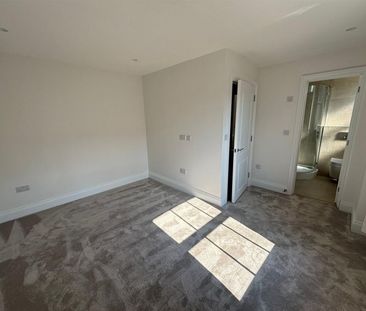 2 BED Apartment To rent - Photo 4