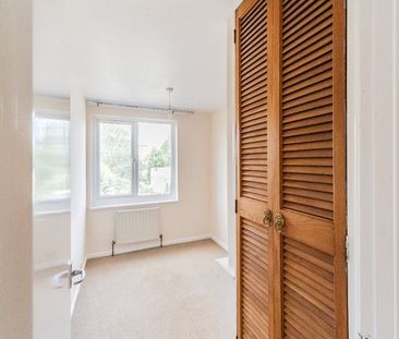 3 Bed Terraced House, Turnpike Link, CR0 - Photo 3