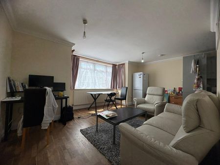 2 bedroom flat to rent - Photo 4