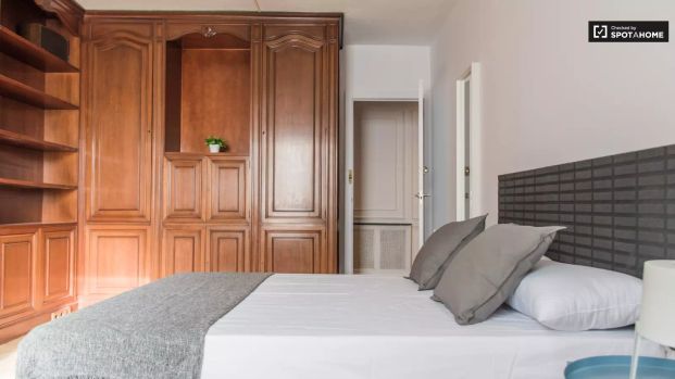 Room in a shared 6-bedroom apartment for rent in El Pla del Remei, professionals and students. - Foto 1