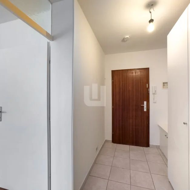 WINDISCH IMMOBILIEN - Neu renoviertes Appartement mit EBK & Balkon in Germering für eine Person! - Photo 1