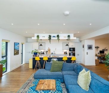 4 bedroom semi-detached house to rent - Photo 4