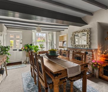 4 bedroom character property to rent - Photo 3