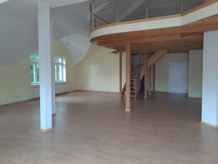 VERMIETUNG EINER KOMFORTABLEN 3–ZIMMER-ALTBAUWOHNUNG IN Bückeburg, Nähe Schlosspark - Photo 2