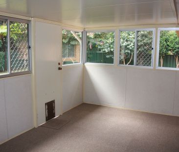 Charming & Convenient Villa - Prime Location - Photo 5