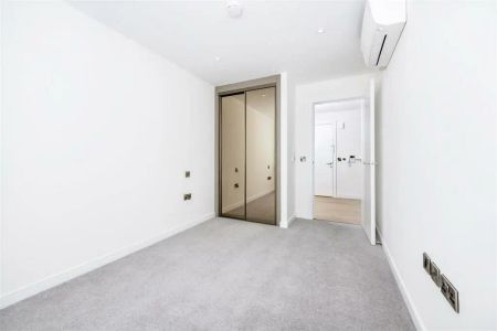 3 bedroom flat in 18 Buckhold Road - Photo 2