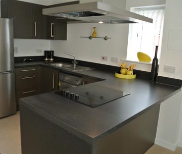 3 bedroom flat to rent - Photo 6