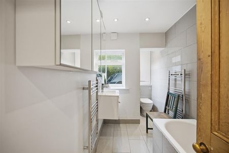 Kilburn Lane, Queens Park, London - Photo 2