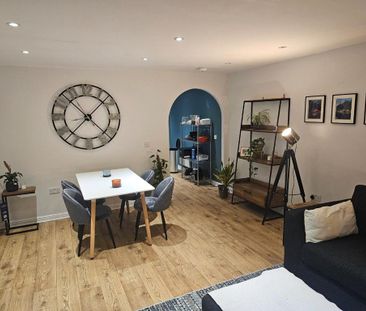 2 bedroom private hall to rent - Photo 1