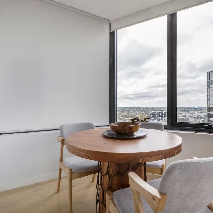 Bright and Stylish with Bay Views, Pool & Sauna/ Steam Room. - Photo 1