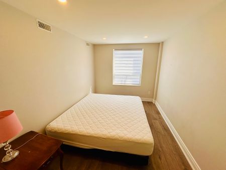 For Lease - 1032 Burnhamthorpe Road, Mississauga, Ontario - Photo 3