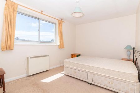 3 bedroom flat to rent - Photo 5