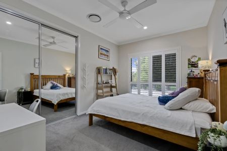 Expansive Family Retreat on Over an Acre - Pool, Utilities & Lawn Maintenance Included - Photo 5