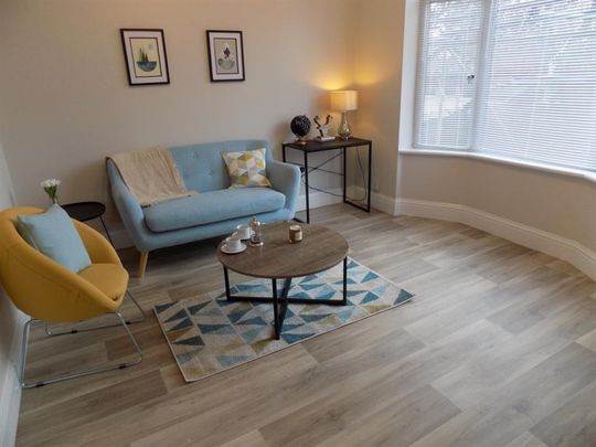 3 bedroom Flat To Let - Photo 1