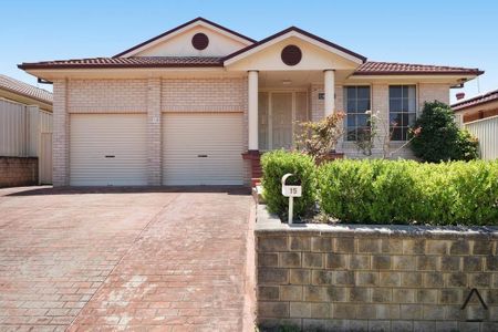 Discover your perfect family retreat, nestled in the heart of Casula! - Photo 4