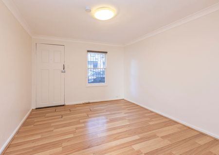 Light and Spacious Three Bedroom Terrace - Photo 5