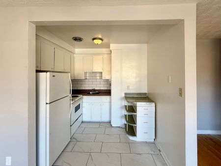 For Lease - 150 Kerr Street, Oakville, Ontario - Photo 3