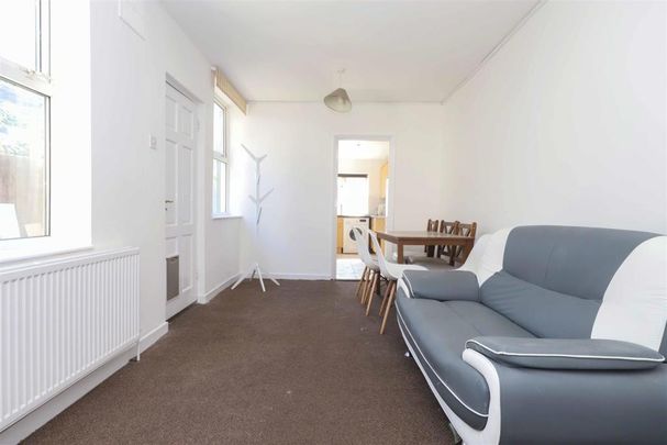5 bedroom semi-detached house to rent - Photo 1
