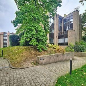 Appartement te huur in Ukkel voor € 2.500 met 4 slaapkamers - Photo 3