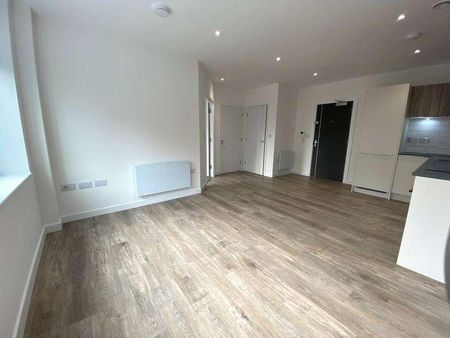 London Road, Staines-upon-thames, Surrey, TW18 - Photo 2