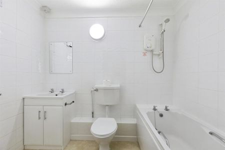 1 bedroom retirement property to rent - Photo 4