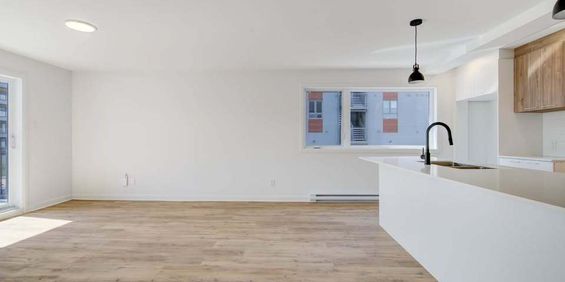 5½ Située Au Rez-de-chaussée - Photo 3