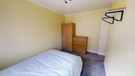 3 bedroom ground floor maisonette to rent - Photo 3