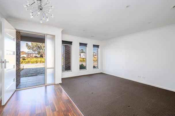 18 Windsor Avenue, SHEPPARTON VIC 3630 - Photo 1