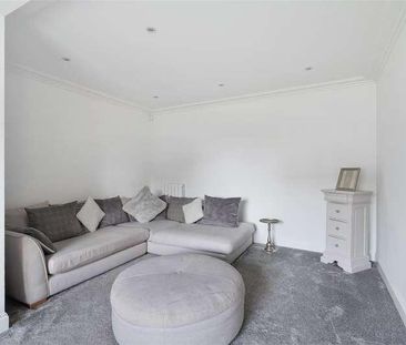 Partridge Mead, Banstead, SM7 - Photo 1