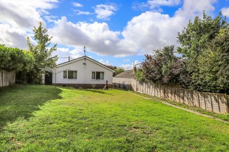 3 bedroom detached bungalow to rent - Photo 5