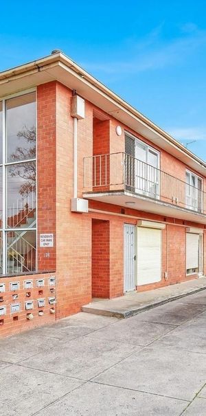 1 Bedroom Apartment - Photo 2