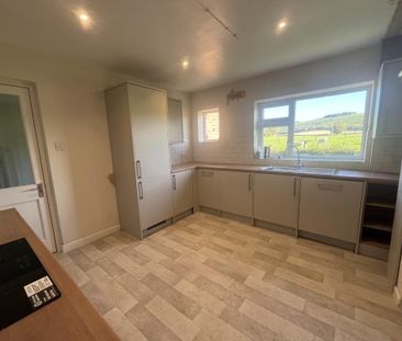 3 bedroom detached bungalow to rent - Photo 6