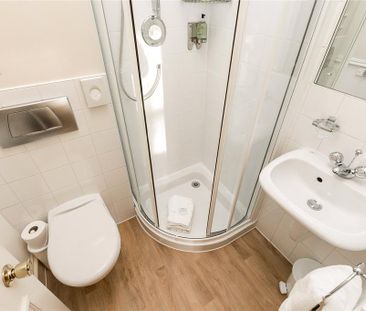 3 bedroom flat to rent - Photo 4