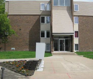 3 BDR 2 level Patricia hights condo $1700 | 202 - 7825 159 Street N... - Photo 1