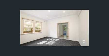 Modern two-bedroom apartment in one of Kirribilli's most sought-after locations - Photo 2