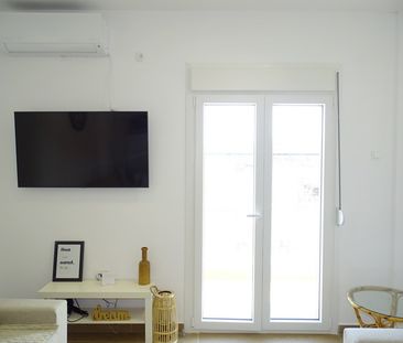 APARTMENT 48 SQ.M. FURNISHED RENOVATED AND IN A CENTRAL POINT IN LO... - Photo 3