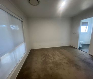 FRESH FOUR BEDROOM HOME WITH DUCTED AIRCON!! - Photo 1