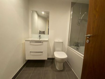 2 bedroom flat to rent - Photo 2