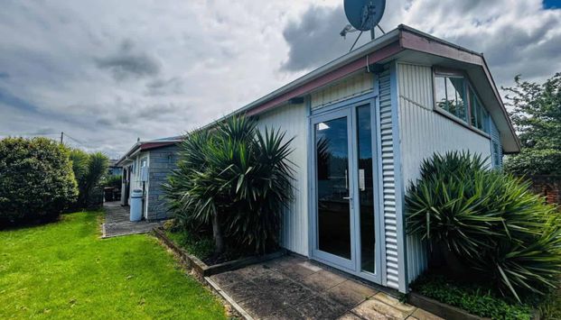 Modern comfort in Springvale - Photo 1