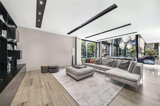 A unique, sustainable, Stanton Williams family home situated within the Highgate Conservation area of North London, with views to Hampstead Heath. - Photo 1