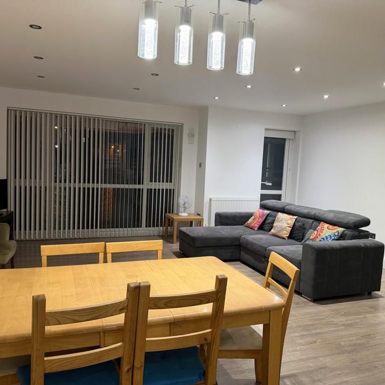 3 bedroom flat to rent - Photo 1