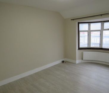 4 bedroom end of terrace house to rent - Photo 3