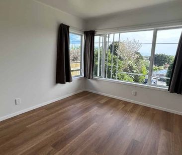 Newly Renovated 3-Bedroom Family Home for Rent in Raumati Beach - Photo 1
